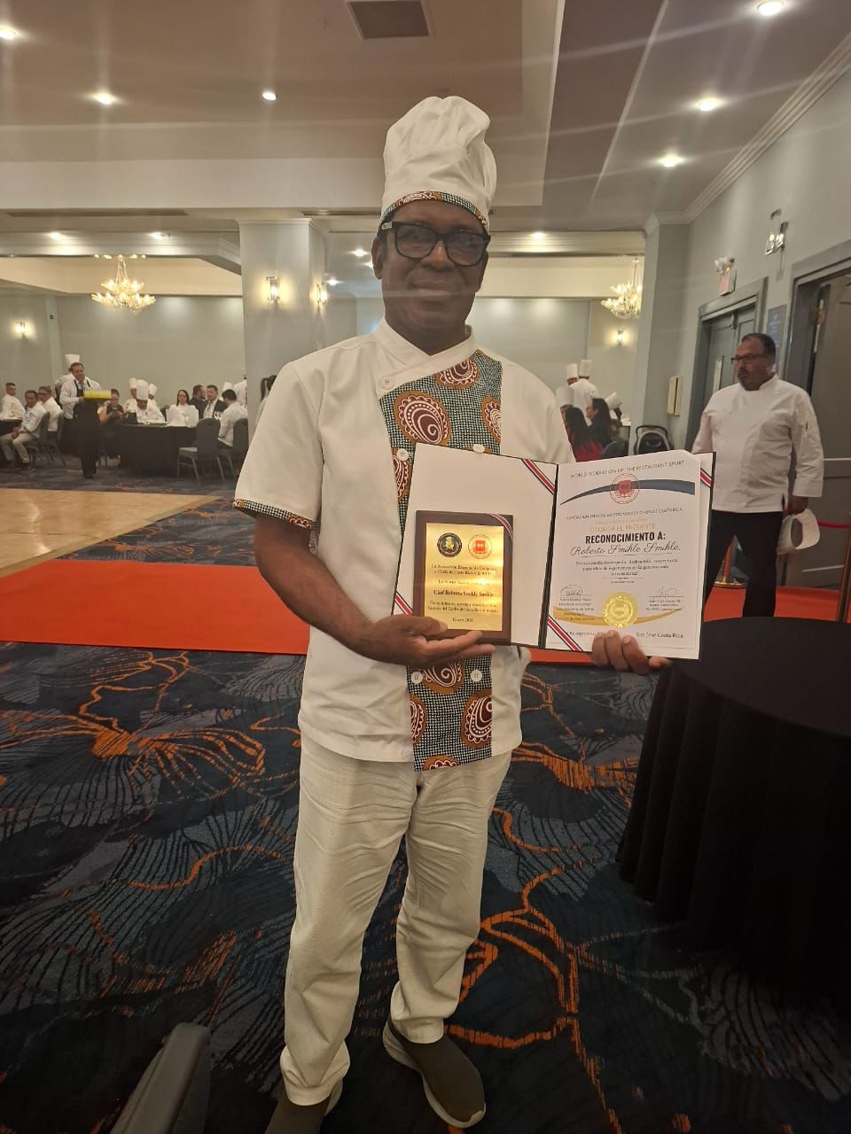 Chef Roberto Smikle Smikle receiving his gastronomic recognition